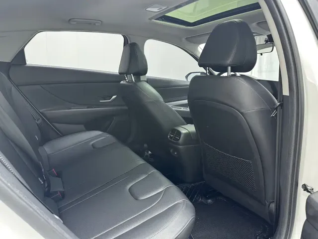Hyundai Elantra — Фото автомобиля 6