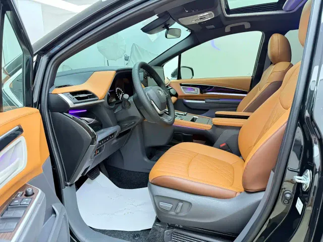 Toyota Sienna — Фото автомобиля 4