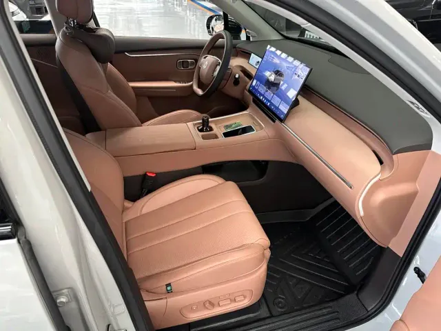 Leapmotor C10 — Фото автомобиля 16