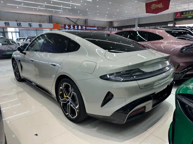 Xiaomi SU7 — Фото автомобиля 9