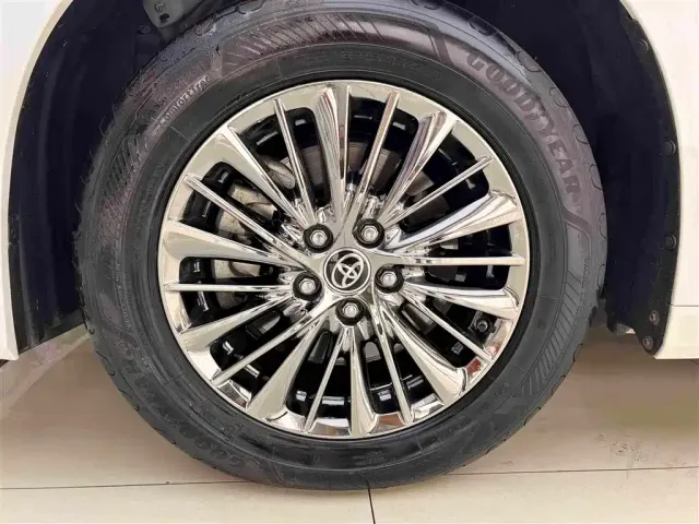 Toyota Alphard — Фото автомобиля 24