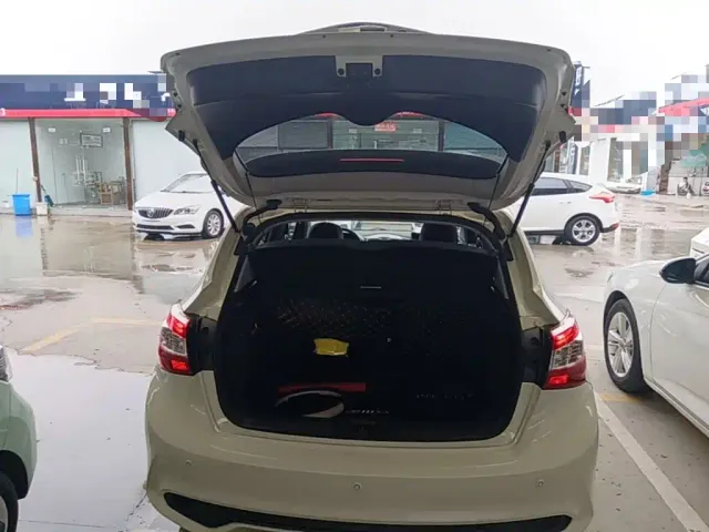 Nissan Tiida — Фото автомобиля 18