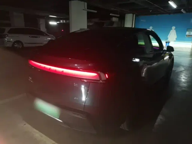Tesla Model Y — Фото автомобиля 6