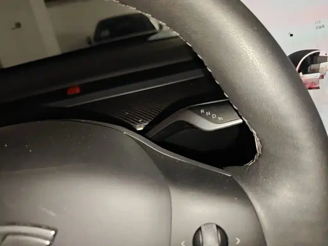 Tesla Model Y — Фото автомобиля 13