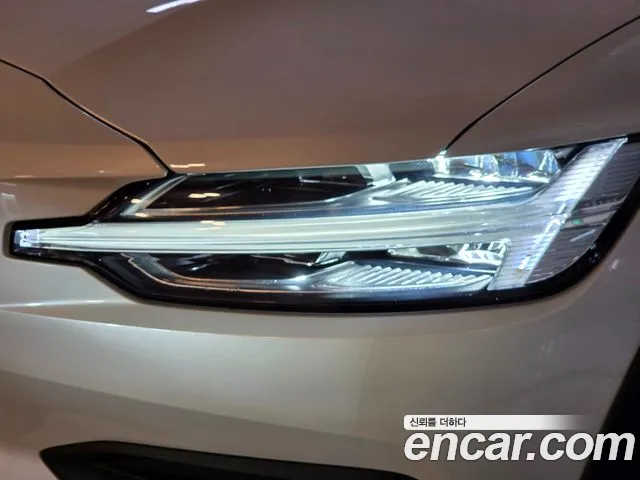 Volvo V60 Cross Country 2nd Gen — Фото автомобиля 18