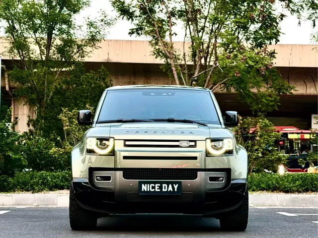 Land Rover Defender — Фото автомобиля 2