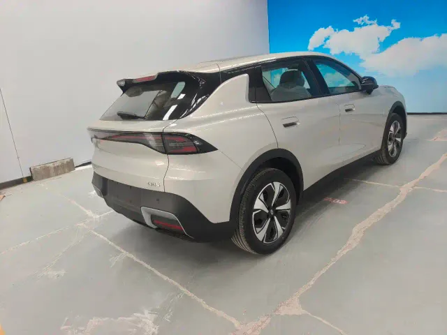 Changan Qiyuan Q05 — Фото автомобиля 6