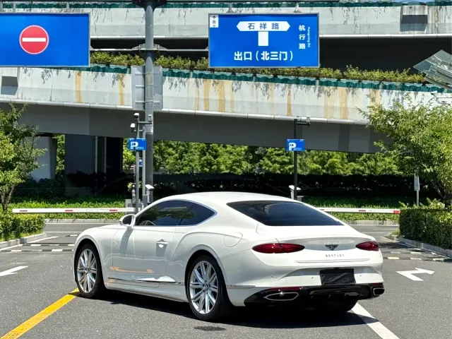 Bentley Continental Plug-in Hybrid — Фото автомобиля 8