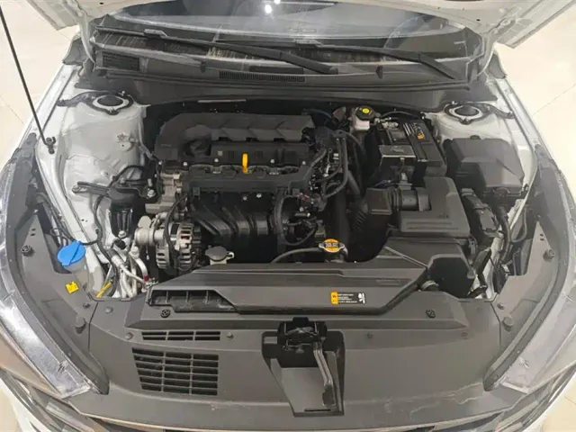 Hyundai Elantra — Фото автомобиля 10
