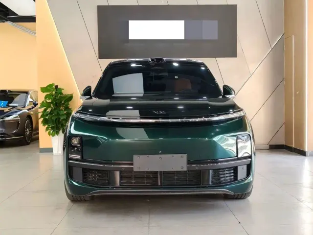 Li Auto L8 — Фото автомобиля 2