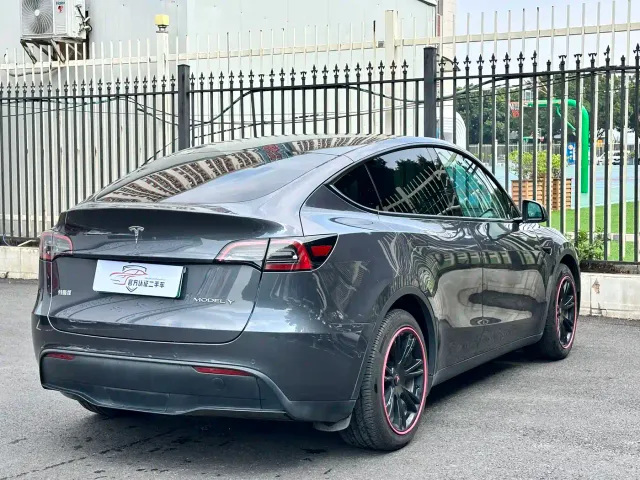 Tesla Model Y — Фото автомобиля 15