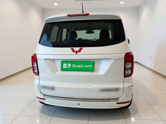 Wuling Hongguang — Фото автомобиля 3