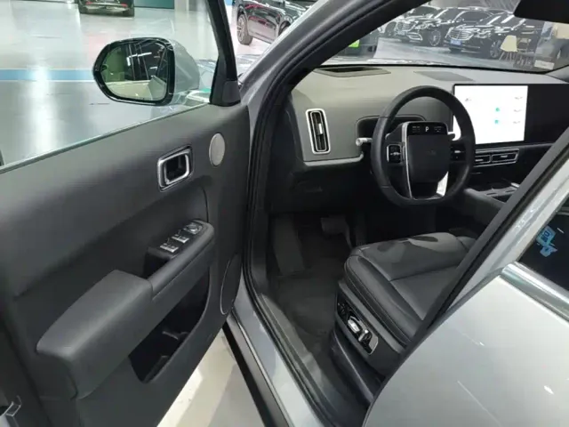 Li Auto L7 — Фото автомобиля 11