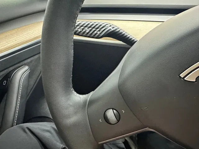 Tesla Model 3 — Фото автомобиля 12