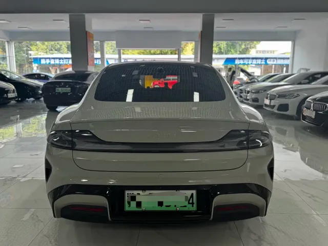 Xiaomi SU7 — Фото автомобиля 12
