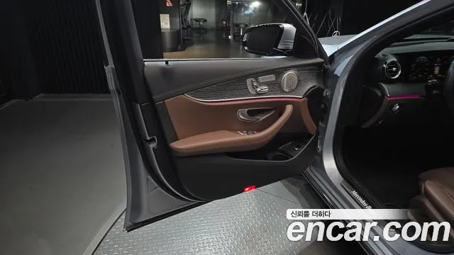 Mercedes-Benz E-Class E-класс W213 E350 4MATIC Exclusive — Фото автомобиля 21