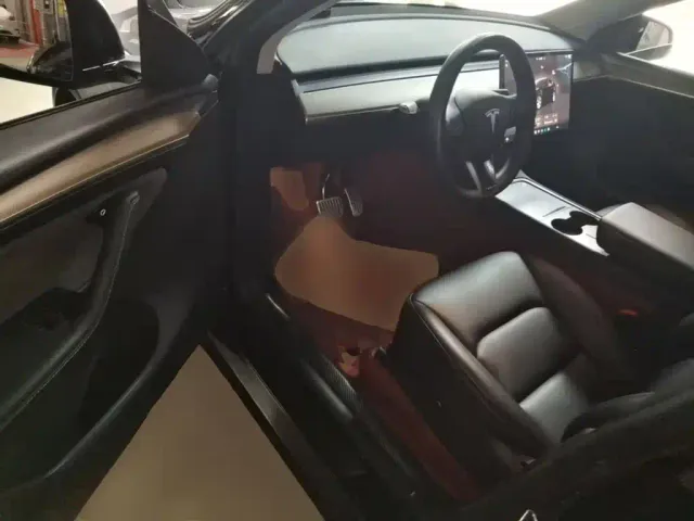 Tesla Model Y — Фото автомобиля 15