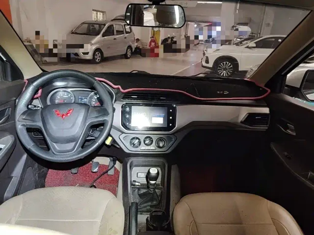 Wuling Hongguang — Фото автомобиля 9