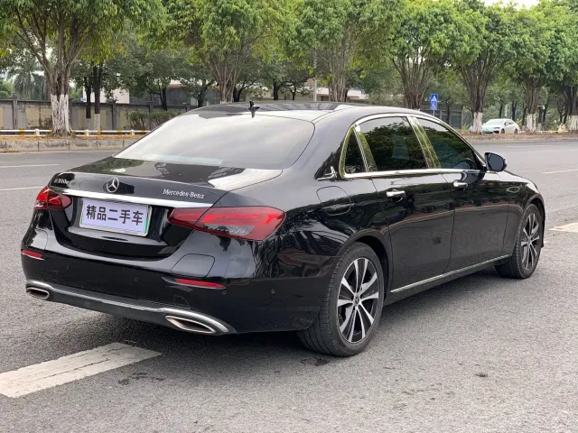 Mercedes-Benz E-Class — Фото автомобиля 4