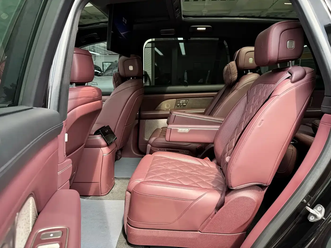 NIO NIO ES8 2025 Model 6-Seat Executive Luxury Edition — Фото автомобиля 24