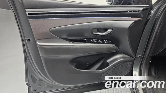 Hyundai Tucson Tucson (NX4) Дизель 2.0 2WD — Фото автомобиля 24