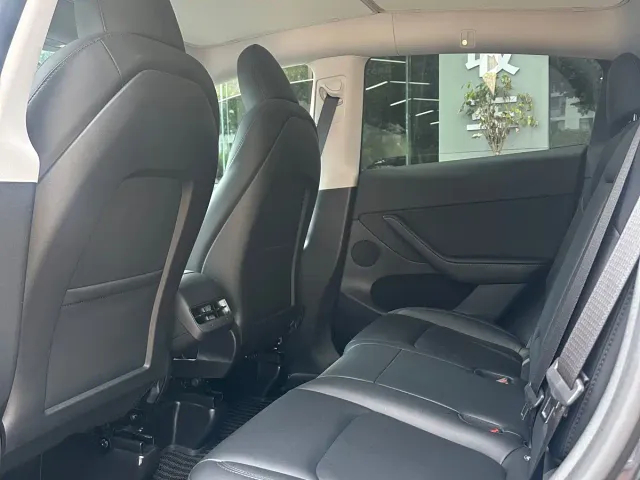 Tesla Model Y — Фото автомобиля 6