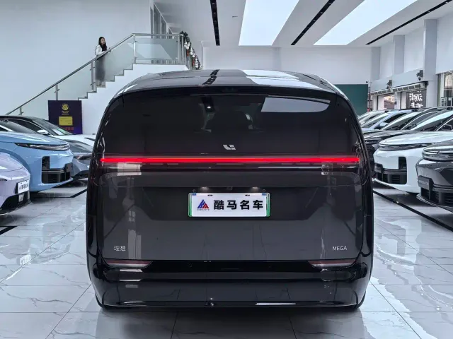 Li Auto MEGA — Фото автомобиля 15