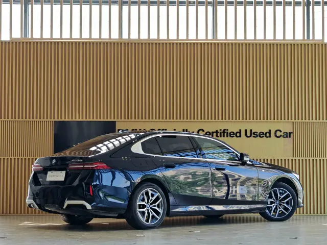 BMW i5 — Фото автомобиля 5