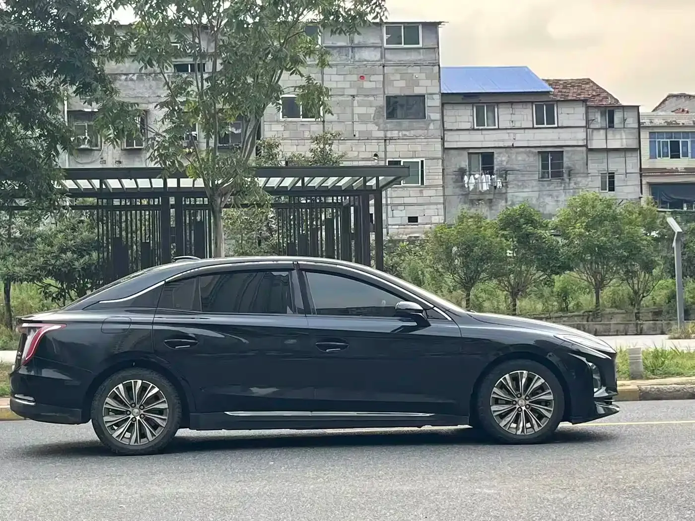 Hongqi Hongqi E-QM5 2022 431km Charging Enjoyment Edition — Фото автомобиля 8