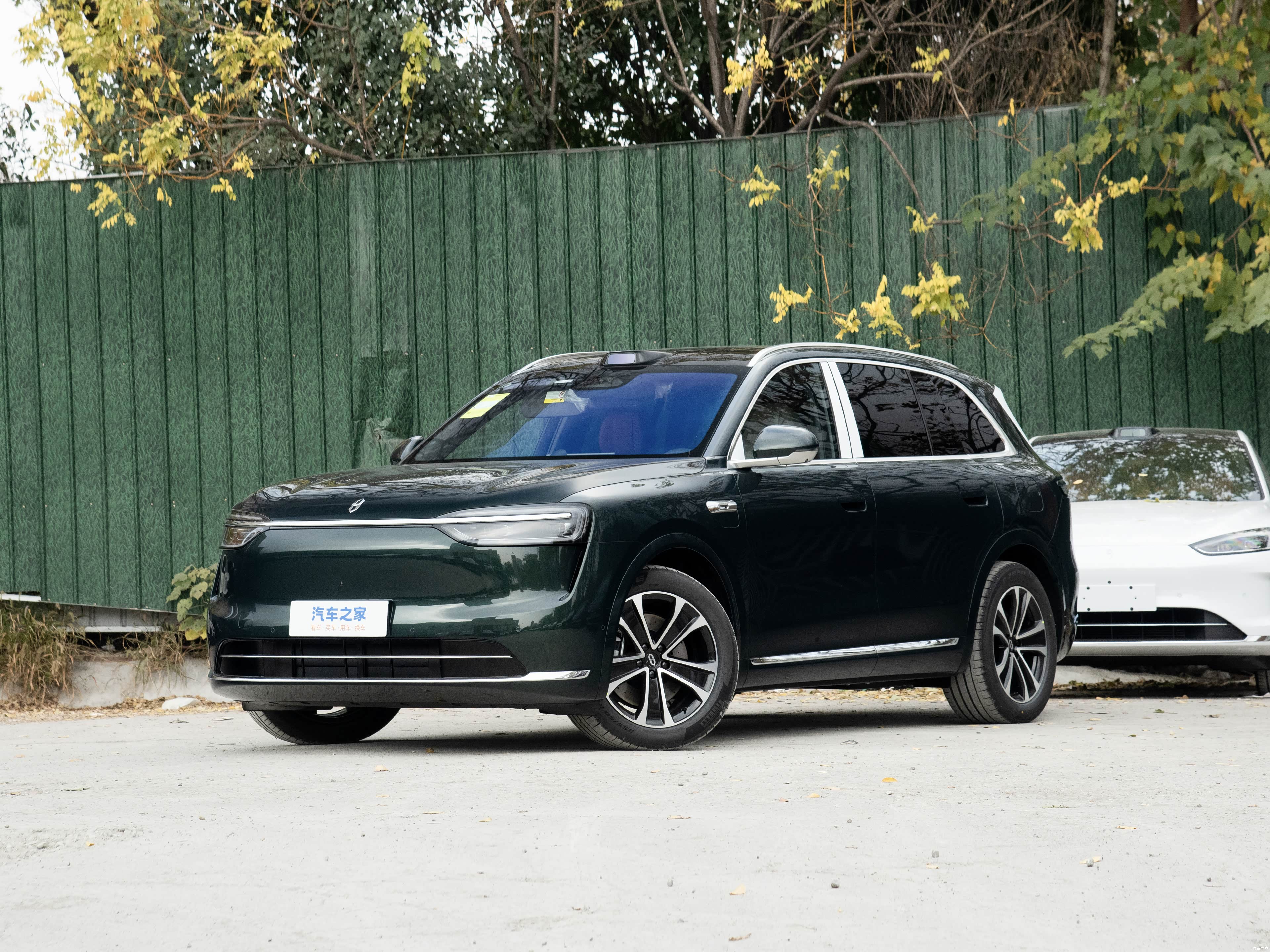AITO M7 EREV MAX 5 seats 4wd — Фото автомобиля 1
