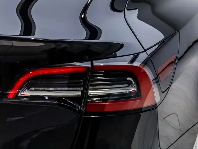 Tesla Model 3 — Фото автомобиля 22