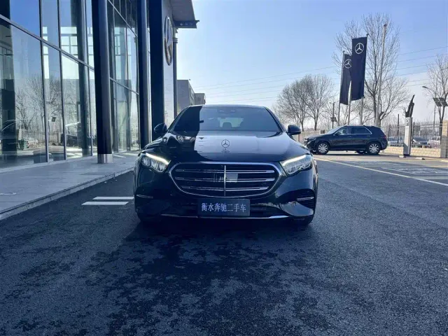Mercedes-Benz E-Class — Фото автомобиля 3