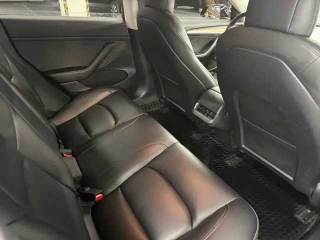 Tesla Model 3 — Фото автомобиля 10