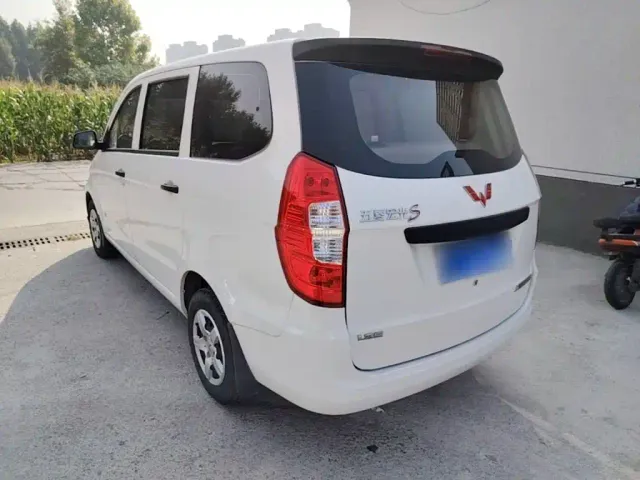 Wuling Hongguang — Фото автомобиля 4