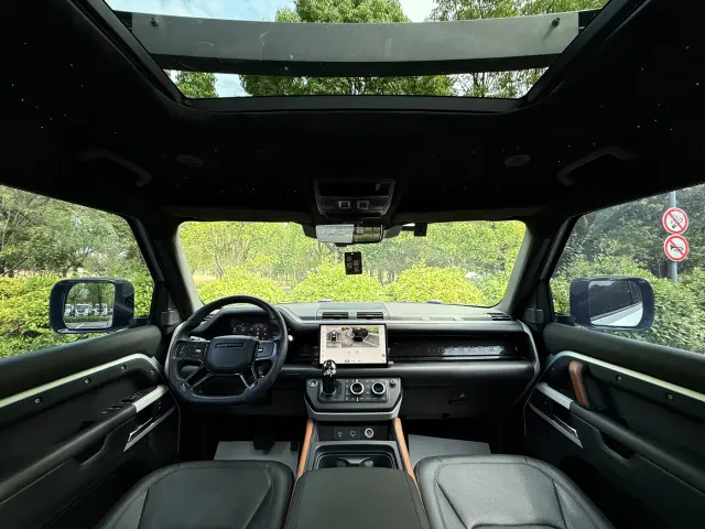 Land Rover Defender — Фото автомобиля 17