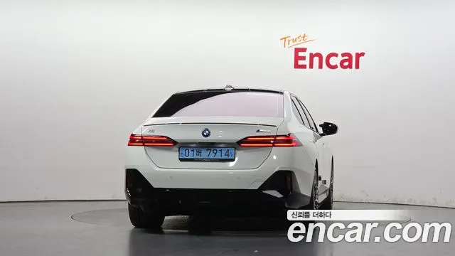 BMW i5 G60 — Фото автомобиля 4