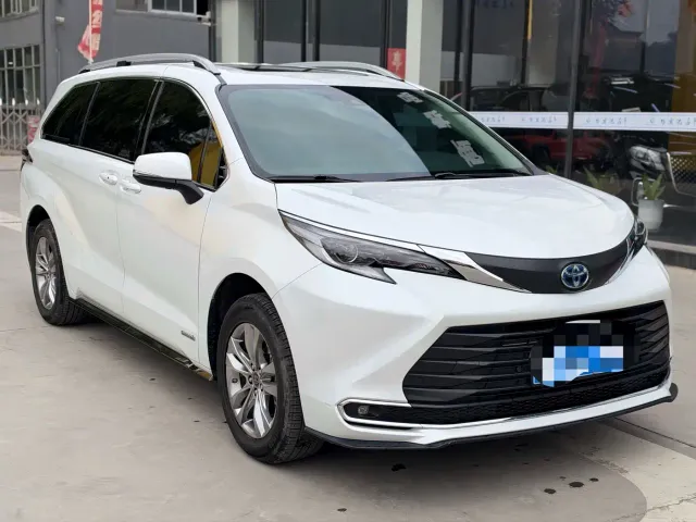 Toyota Sienna — Фото автомобиля 3