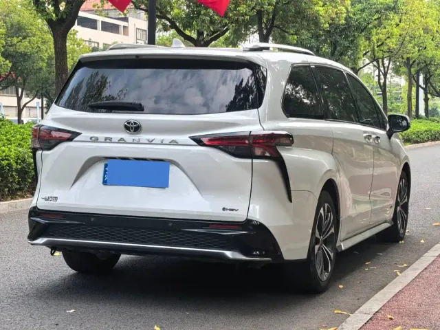 Toyota Granvia — Фото автомобиля 4