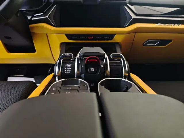 Lamborghini Urus — Фото автомобиля 17