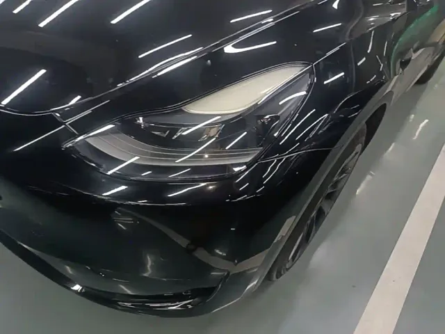 Tesla Model Y — Фото автомобиля 23