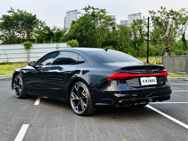 Audi A7L — Фото автомобиля 17