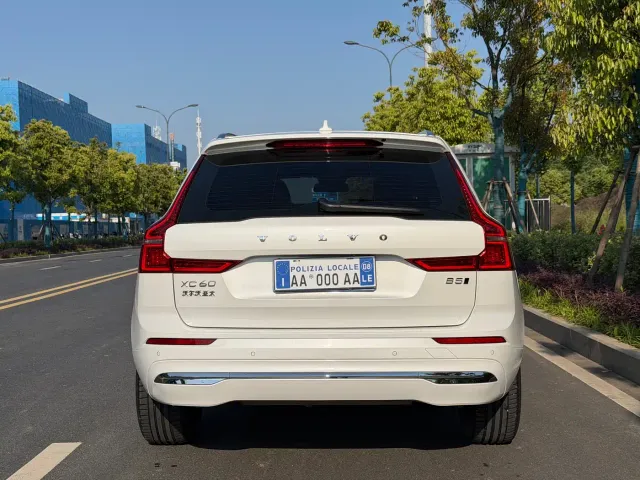 Volvo XC60 — Фото автомобиля 11