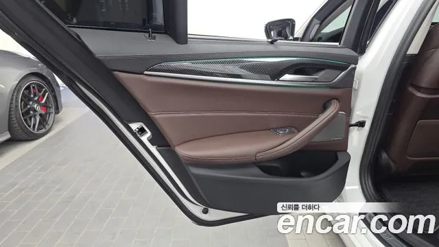 BMW 5 Series G30 — Фото автомобиля 14