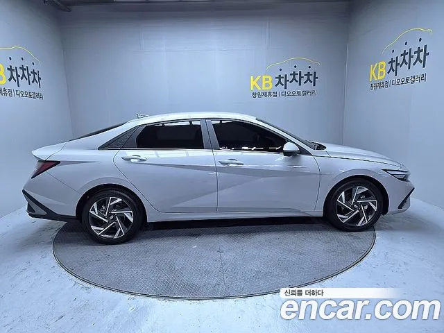 Hyundai Avante CN7 — Фото автомобиля 3