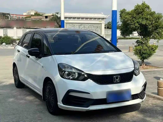 Honda Fit — Фото автомобиля 3