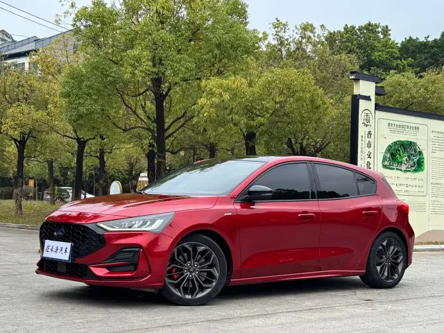 Фотография автомобиля — Ford Focus
