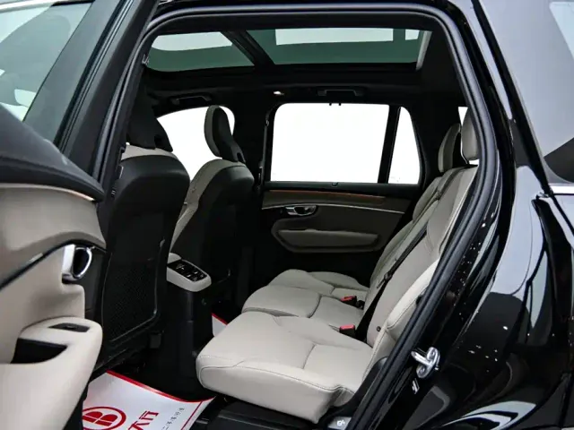 Volvo XC90 — Фото автомобиля 12