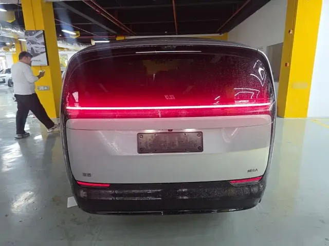 Li Auto MEGA — Фото автомобиля 5