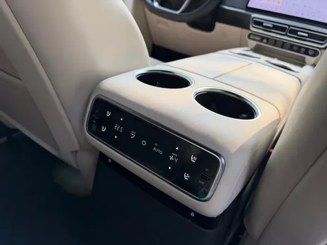 Li Auto L8 — Фото автомобиля 9
