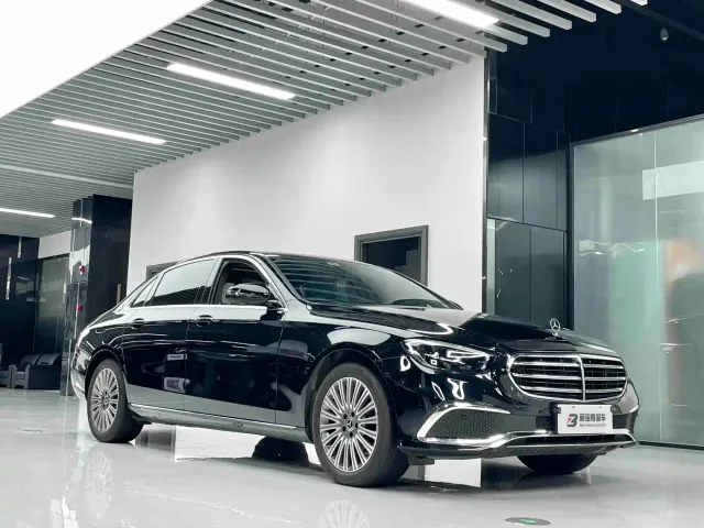 Mercedes-Benz E-Class — Фото автомобиля 3